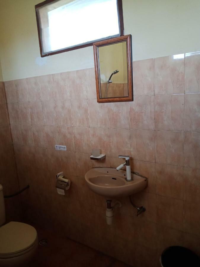 Arnel Bungalows Сенггиги Экстерьер фото